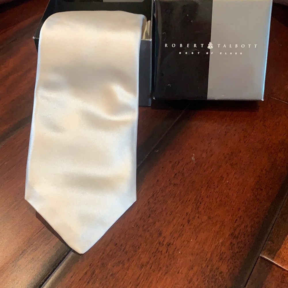 Silk cream tie